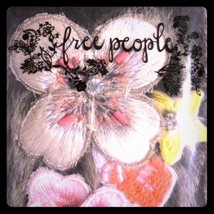 🎍NWT Free People iPhone 6/7/8 case Flowers🎍